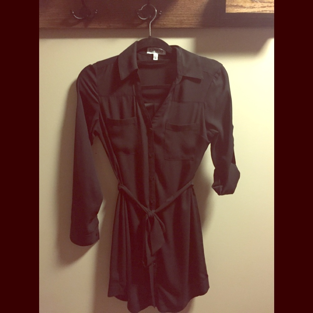 SOLD💃🏻Express black belted dress💃🏻